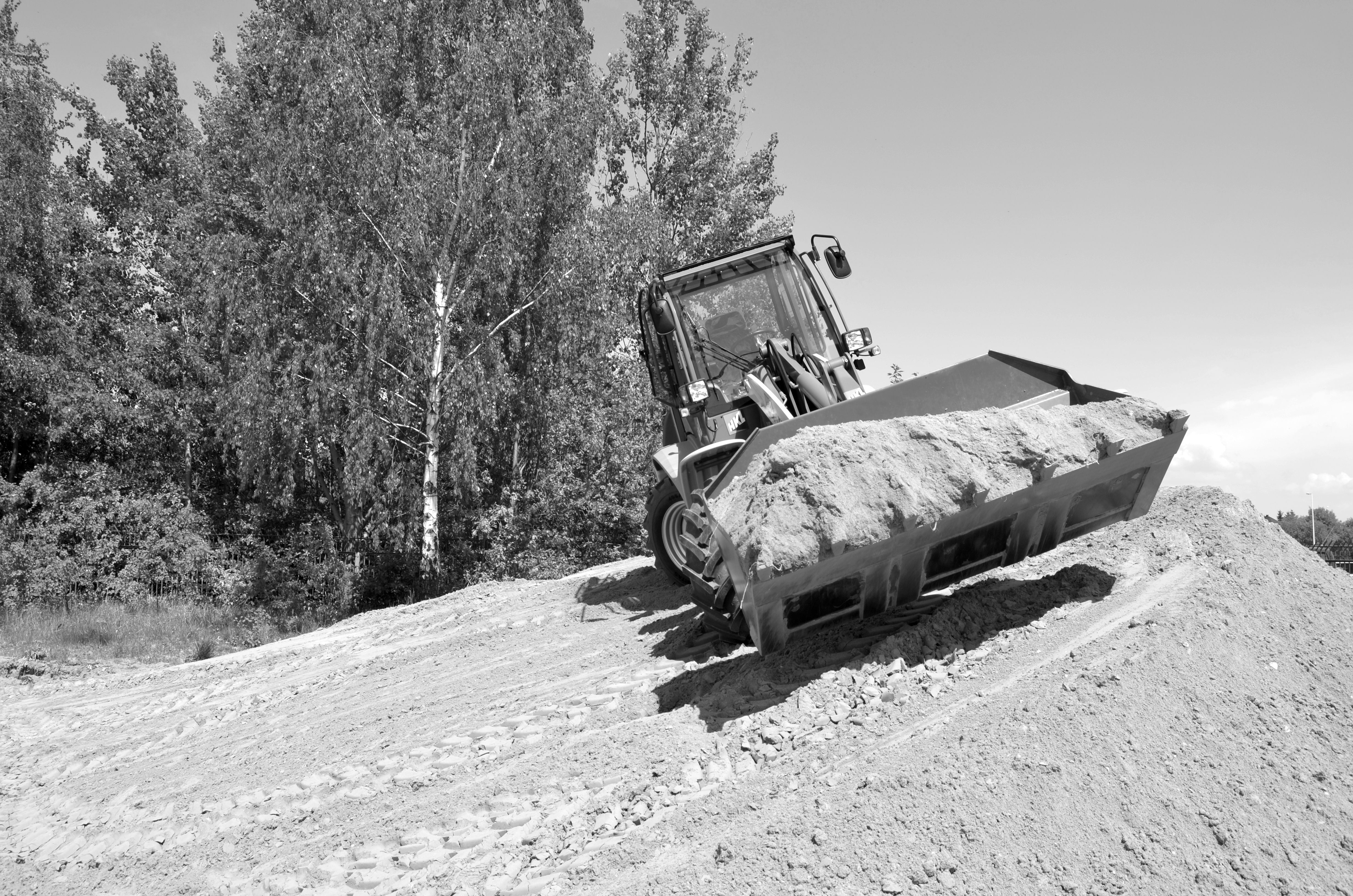 Schaufelradlader auf Sandh&uuml;gel