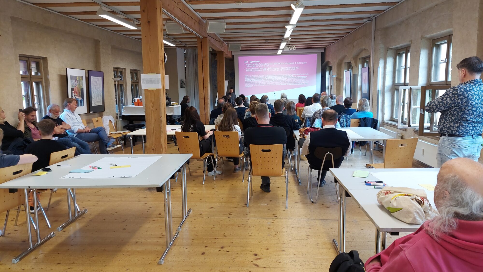 Ca. 50 Leute bei der Diskussion des Jugendforums zur geplanten Fusion der Wittenberger Gymnasien