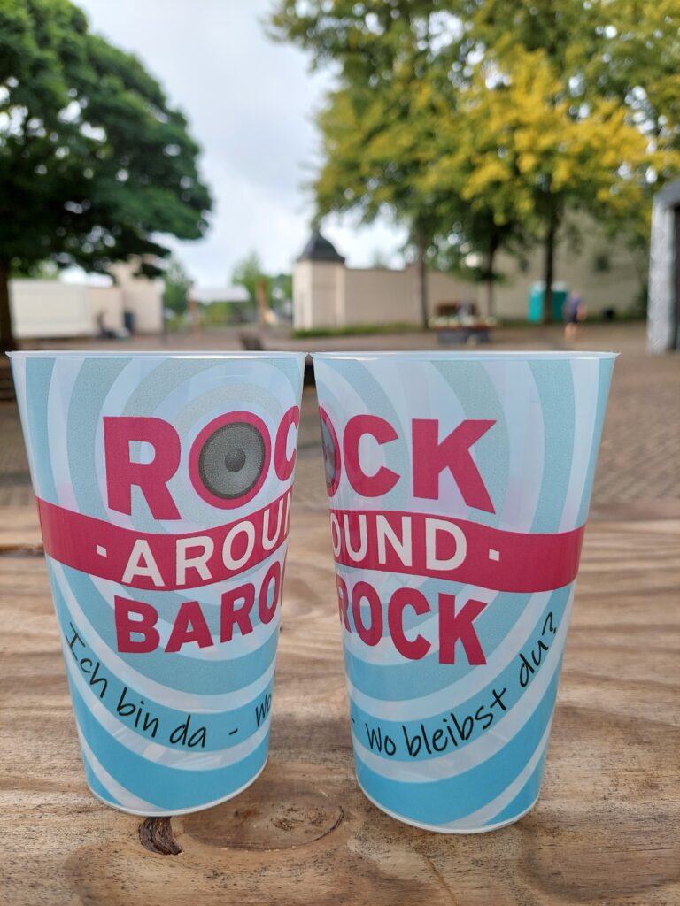 Mehrwegbecher mit Aufschrift "Rock around Barock"