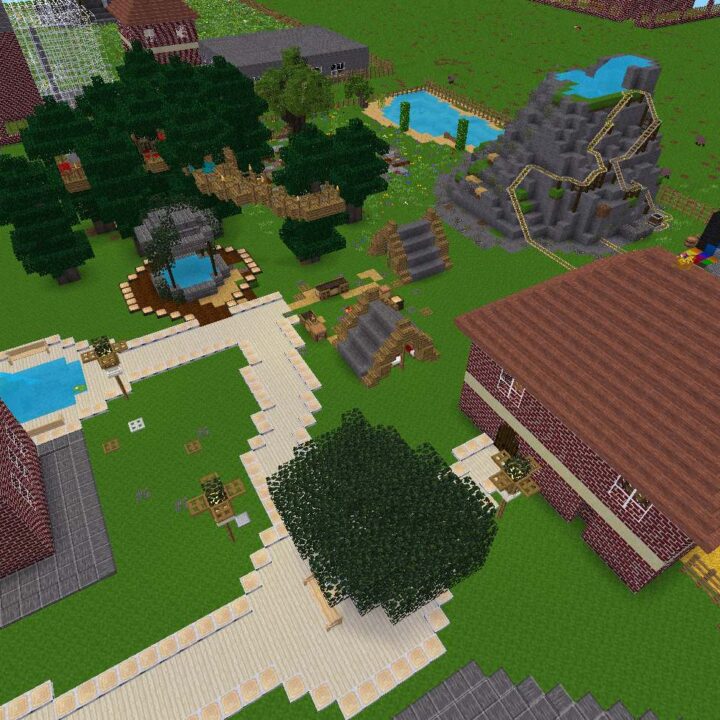 Blick auf einen Schulhof in Minetest