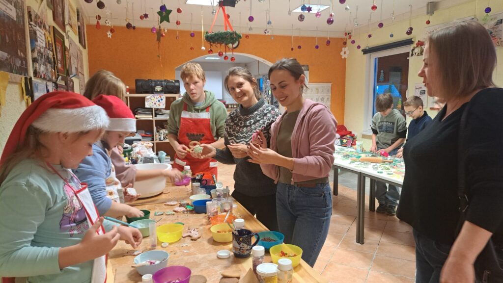 Jugendliche/Erwachsene backen